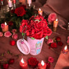 Überraschungsgeschenkbox mit Blumen und verstecktem Ring